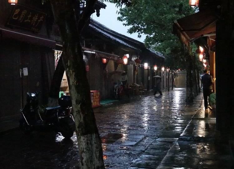 贵州：牢固树立底线思维和极限思维 全力做好低温雨雪凝冻天气地质灾害防控工作